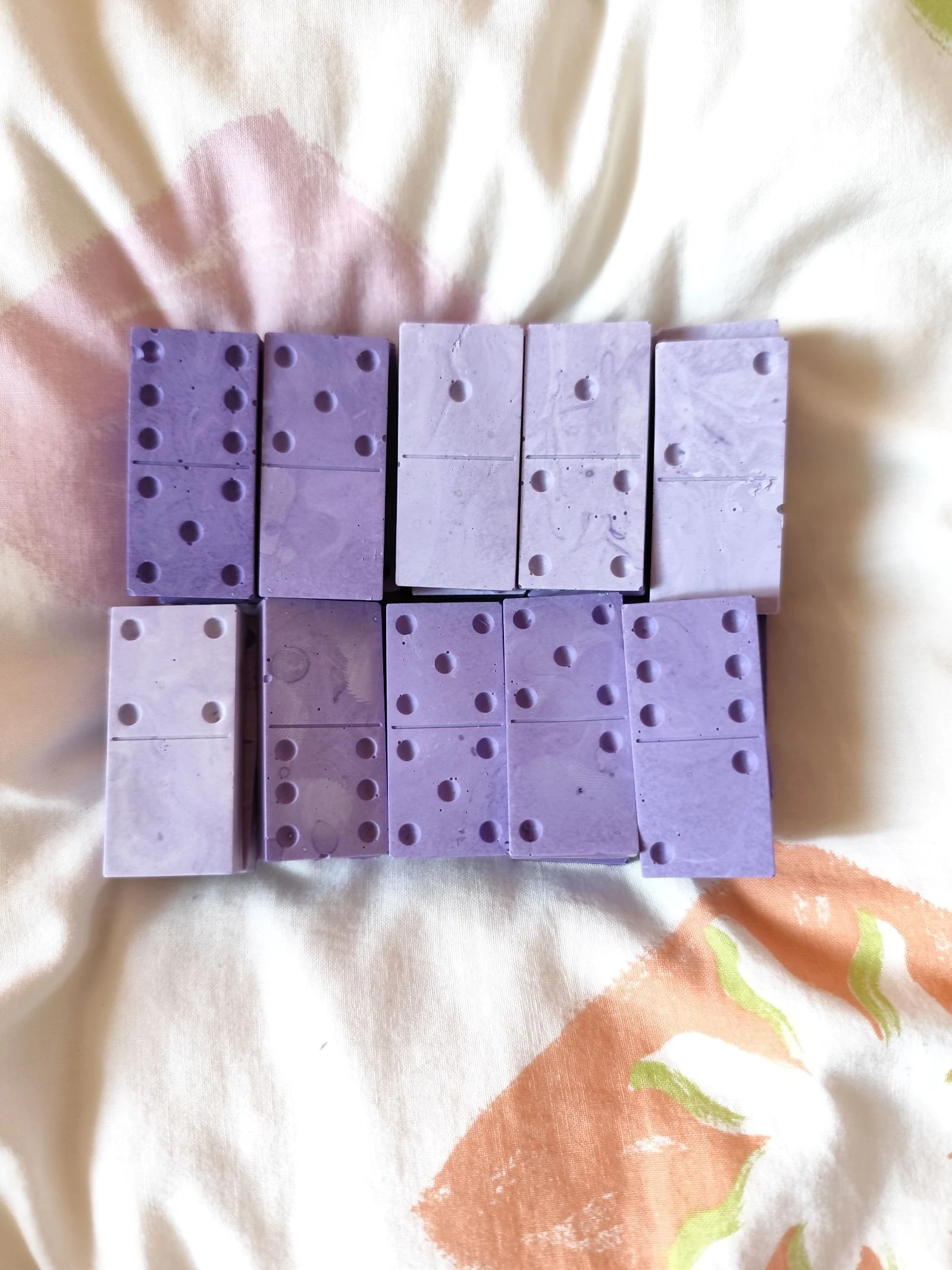 Domino en jesmonite 